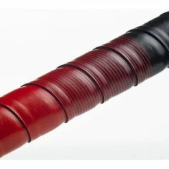 Guidoline Fizik Vento Microtex Tacky Bicolore - 2 Mm - Noir-Rouge -Vélos Soldes guidoline fizik vento microtex tacky bicolore 2 mm noir rouge 2